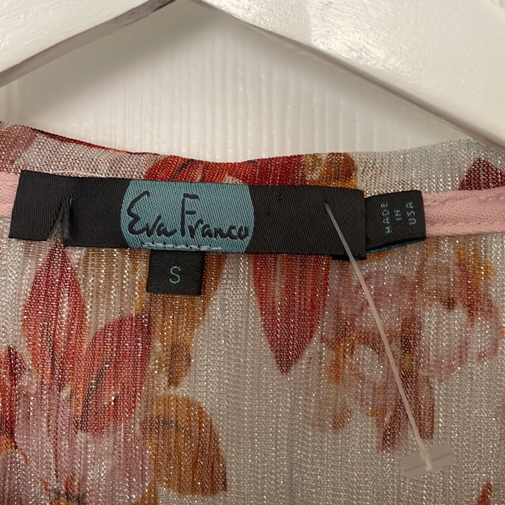 Shiny floral tie front Top - Picture 5 of 8